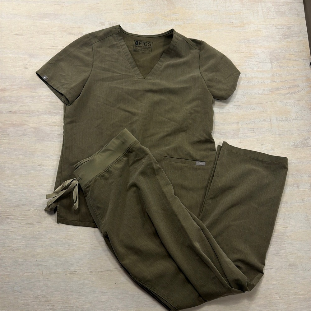 FIGS Scrub Set Casma Top Livingston Straight Leg Pants Medium Olive Green Womens